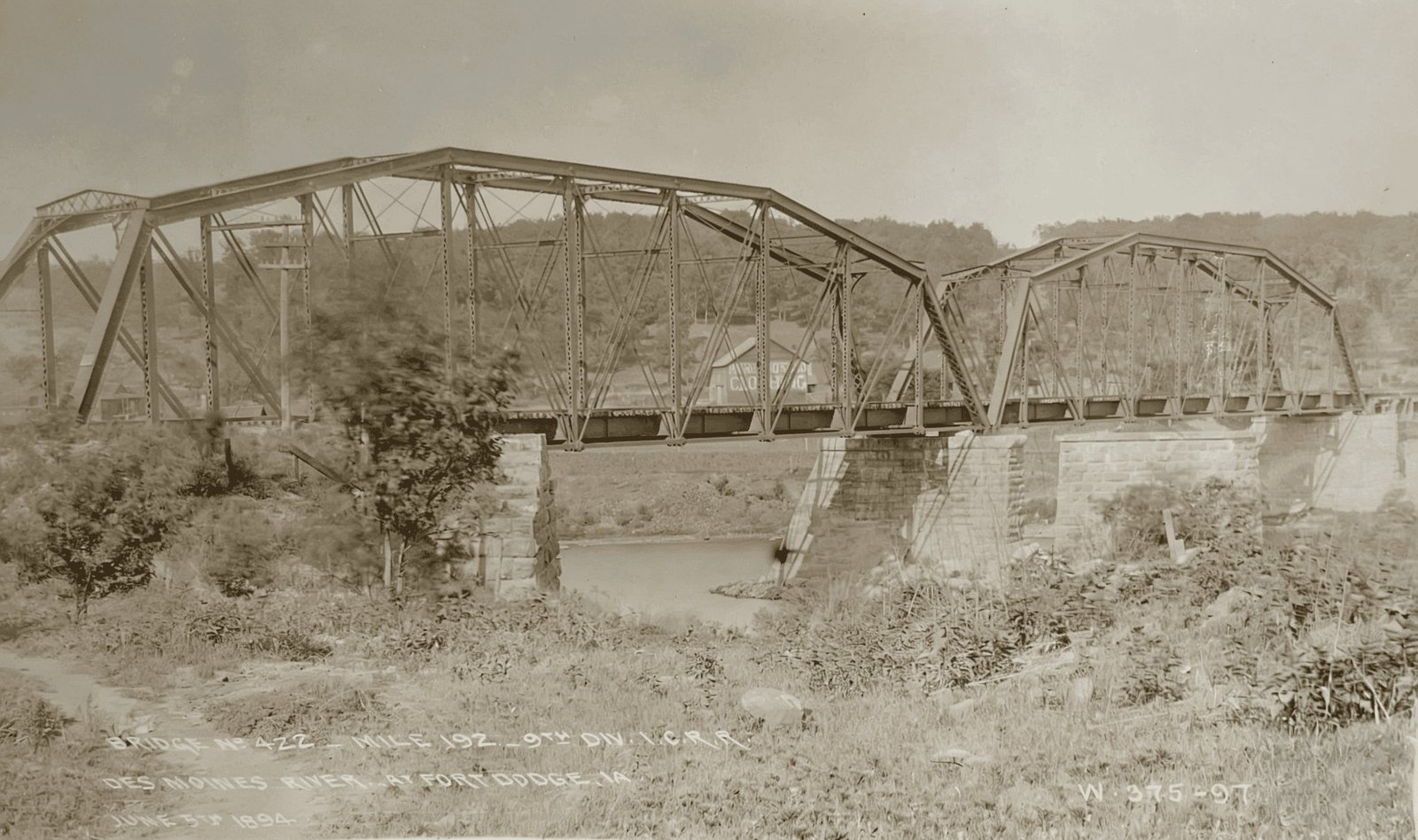 Historic photo of previous bridge.  Taken from Illinois Central Railroad Engineering Field Notes; ICC Valuation Section IL-15; located at the National Archives at College Park, Maryland